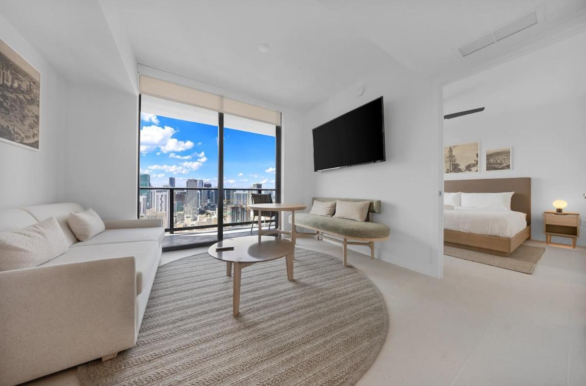 Skyline Escape Sleek 1br With Downtown Charm Apartamento *