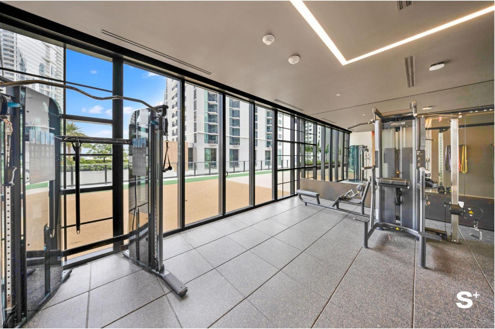 Skyline Escape Sleek 1br With Downtown Charm Apartamento