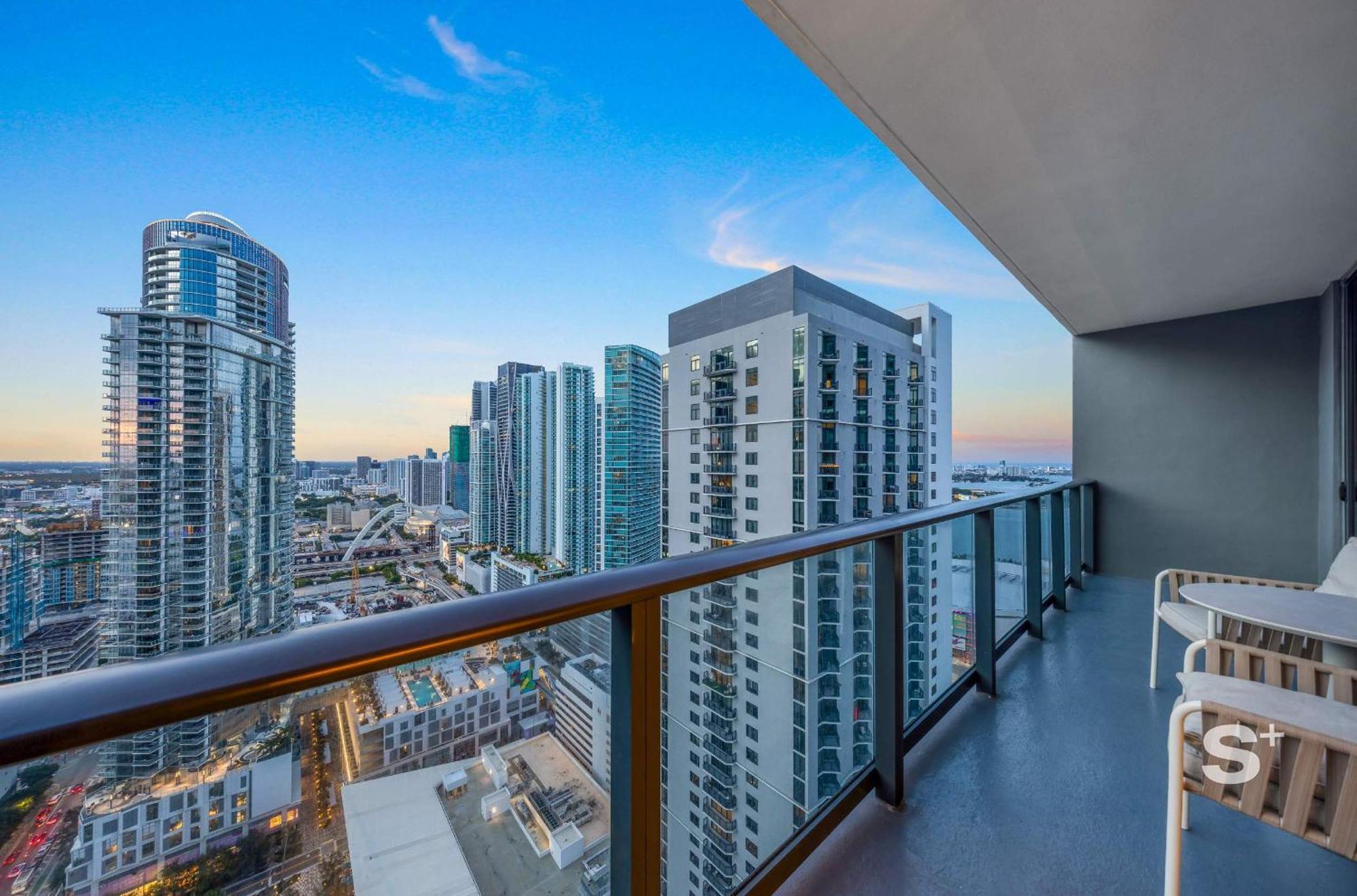 Apartamento Skyline Escape Sleek 1br With Downtown Charm *
