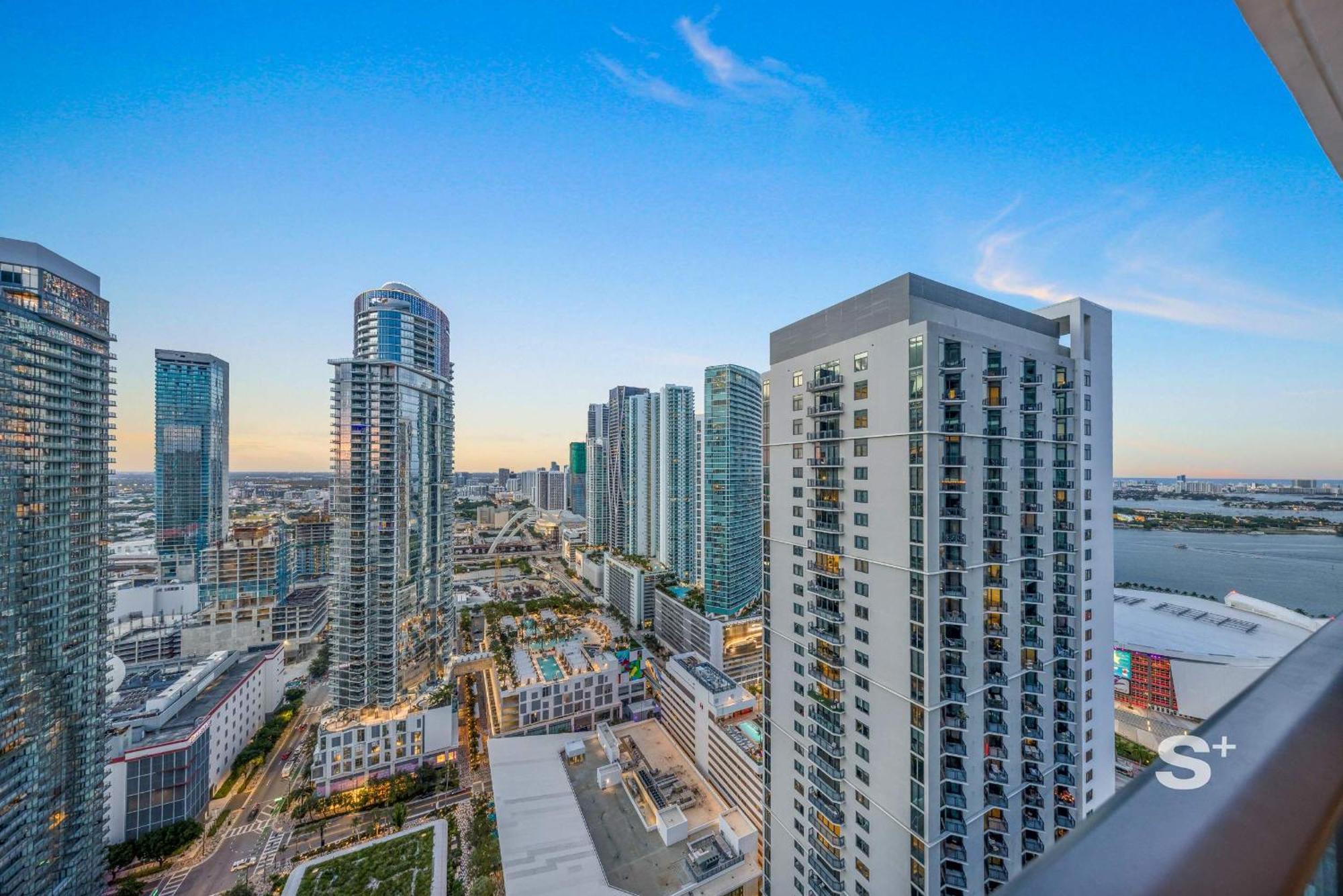 Skyline Escape Sleek 1br With Downtown Charm Apartamento *