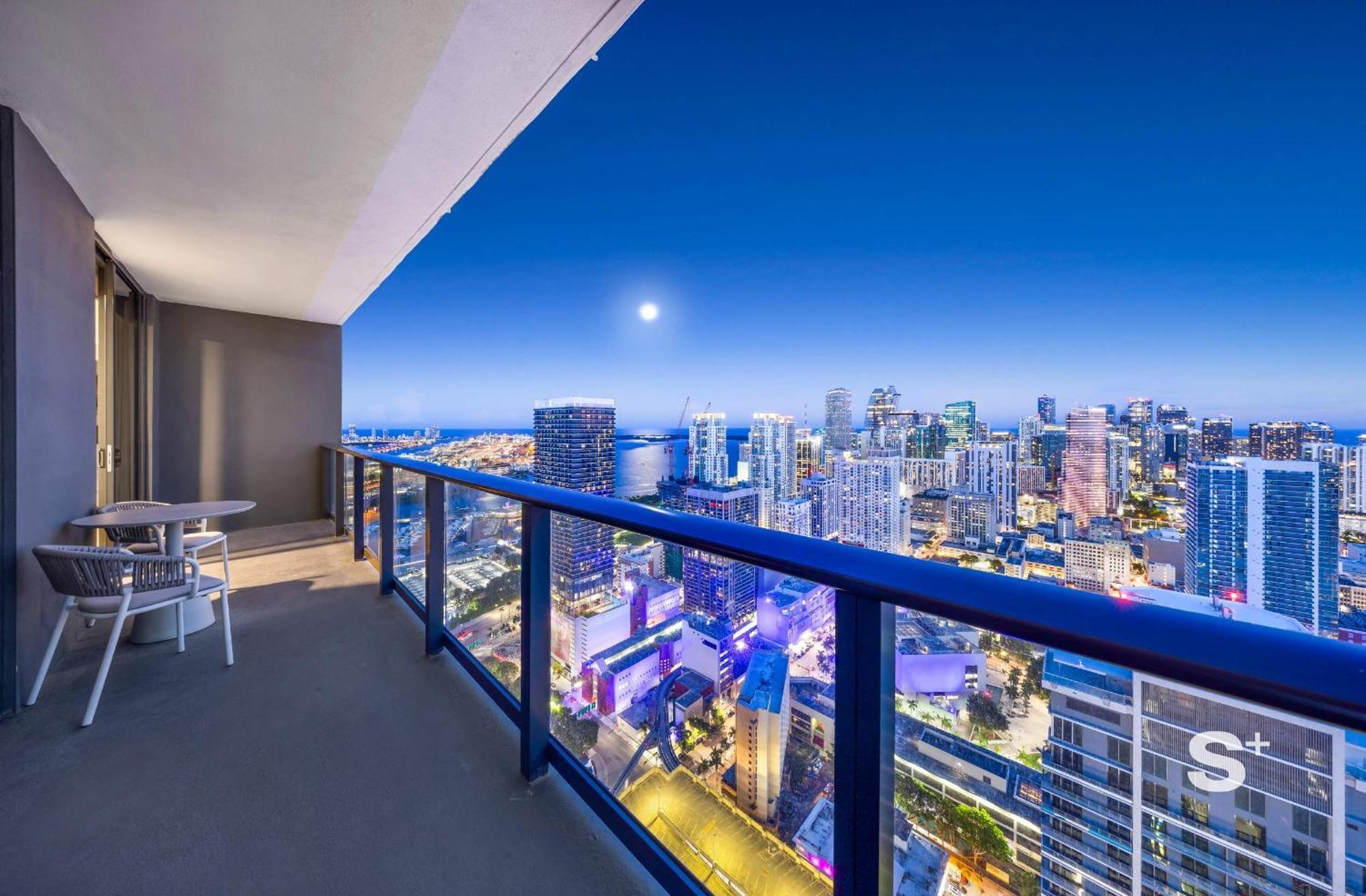 Skyline Escape Sleek 1br With Downtown Charm Miami